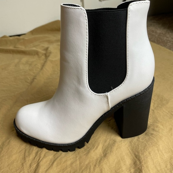 Soda white ankle boots - Picture 2 of 2